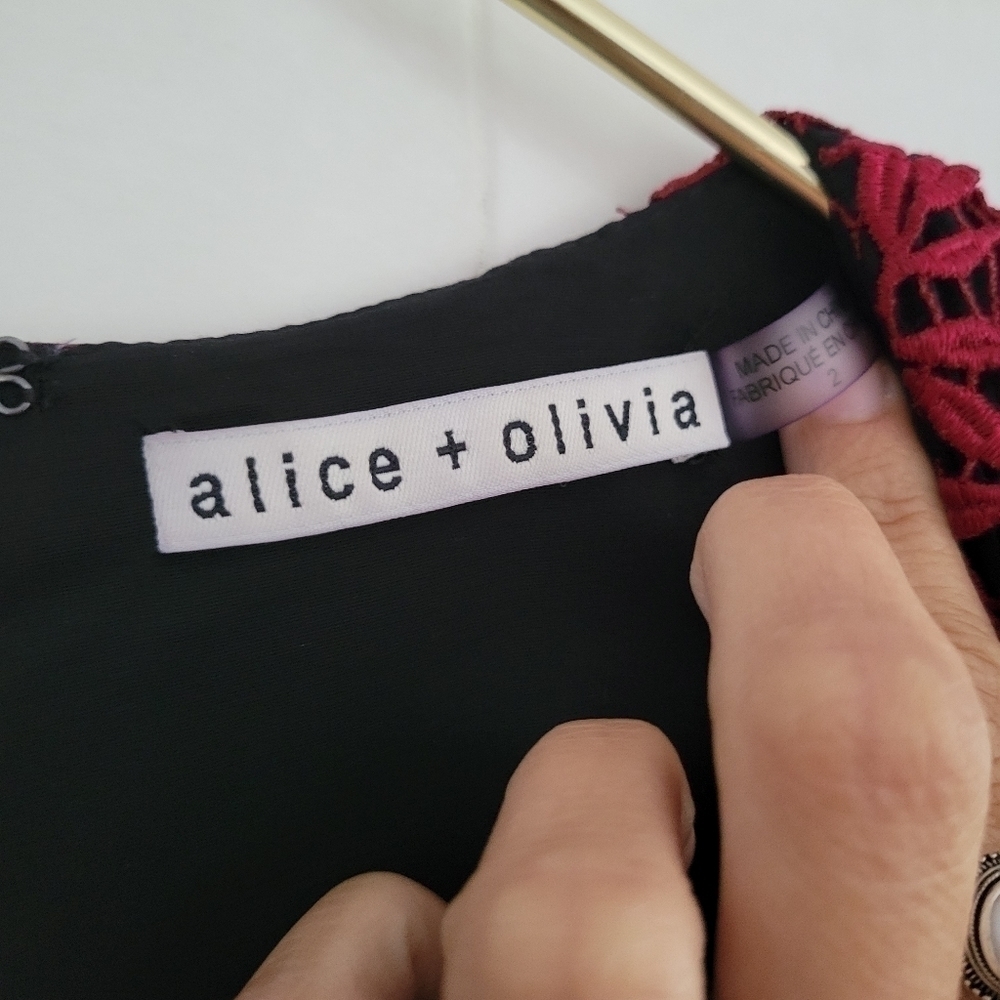 Alice + Olivia Katia Ruffled Lace Sheath Dress Sleeveless Red Black Form-Fitting - Picture 4 of 8